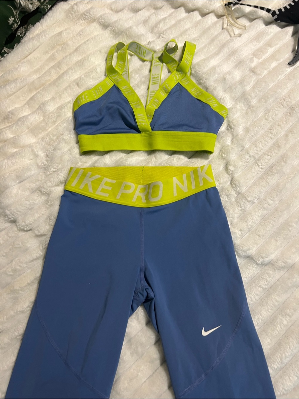 Nike Pro Blue & Bright Yellow Sports Bra + Cropped Leggings Set | Medium